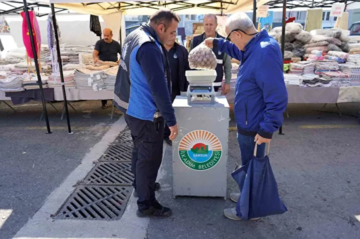 Güzel esnafı makûs esnafın önüne geçirecek uygulama: Semt pazarlarına belediye tartısı 5 guzel esnafi mak s esnafin onune gecirecek uygulama semt pazarlarina belediye tartisi 4 pJIphCfd