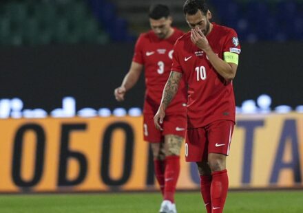 Hakan Çalhanoğlu “100”ler kulübüne girdi hakan calhanoglu 100ler kulubune girdi nAhySIOg.jpg