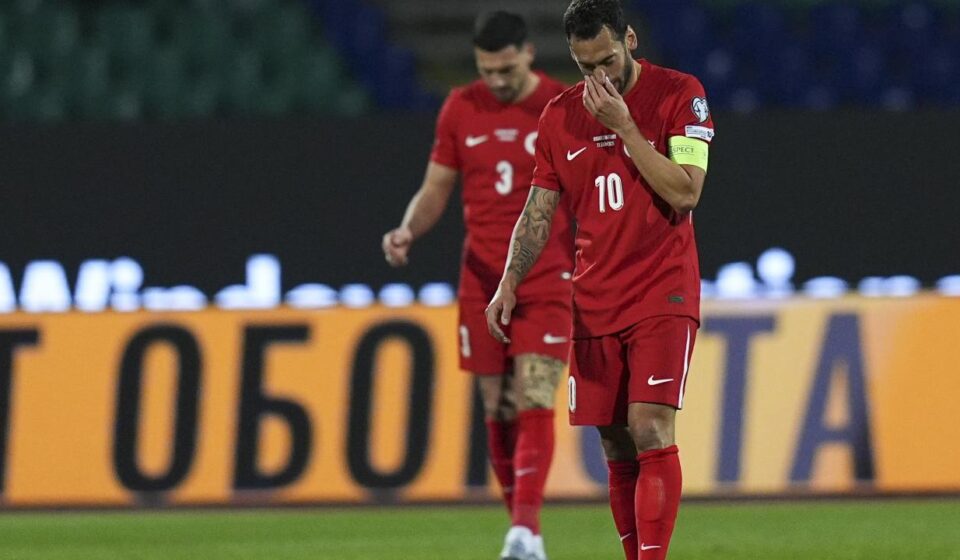 hakan calhanoglu 100ler kulubune girdi nAhySIOg.jpg