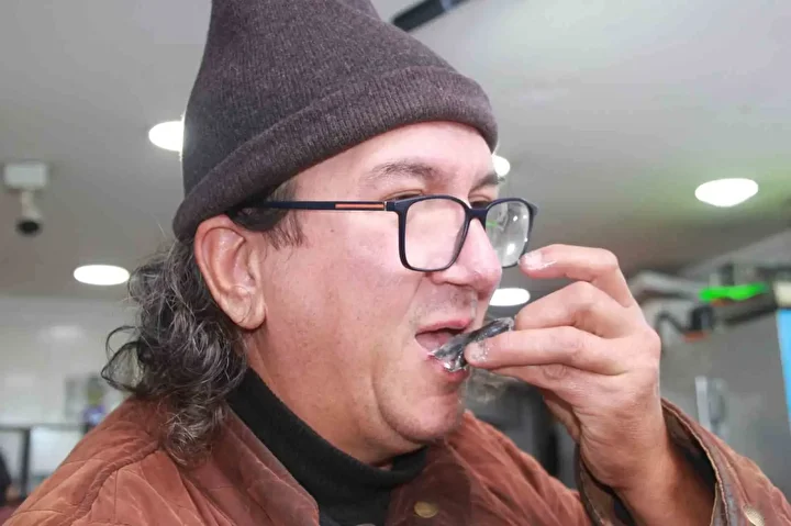 Hamsi 70 liraya düştü: Vatandaş sevinçten çiğ yedi 3 hamsi 70 liraya dustu vatandas sevincten cig yedi 2 5PFl7588