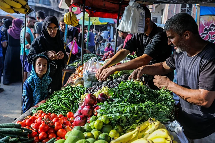 han yunusta hayat yine basladi filistinliler uzun muddettir kapali olan carsilarda yine alisveris yapti DUu7IHAT