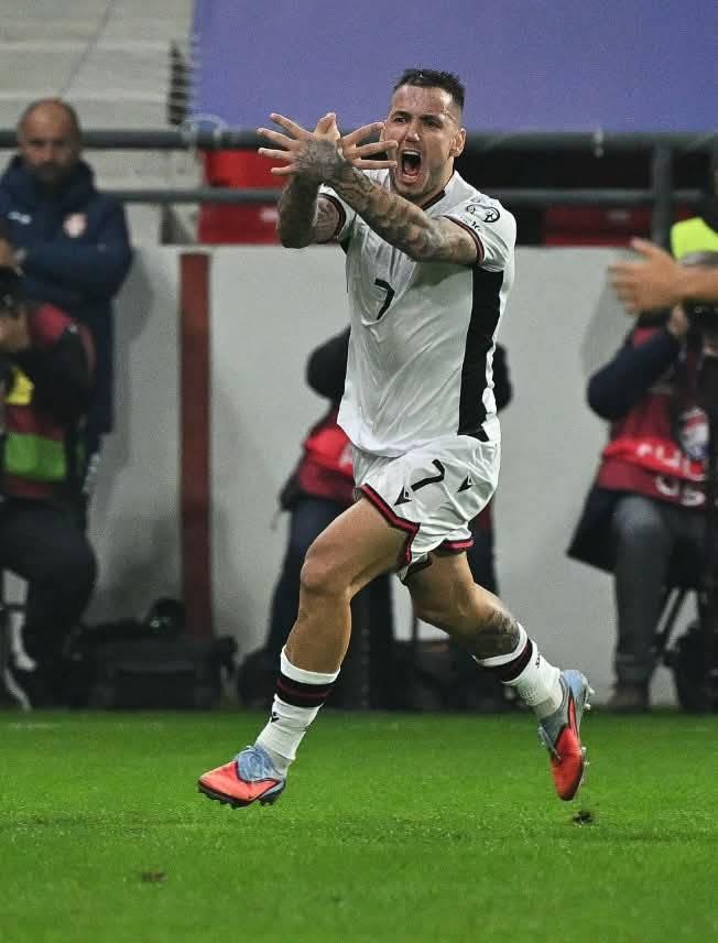 harika ligin eski yildizindan sirplari cildirtan gol sevinci herkes onu konustu 0 elcC8QYB