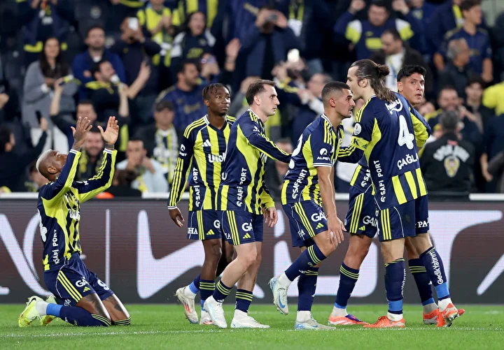 Hasan Şaş'tan Fenerbahçe maç sonrası büyük tez: Yarın bu ülkeden giderdi 1 hasan sastan fenerbahce mac sonrasi buyuk tez yarin bu ulkeden giderdi 0