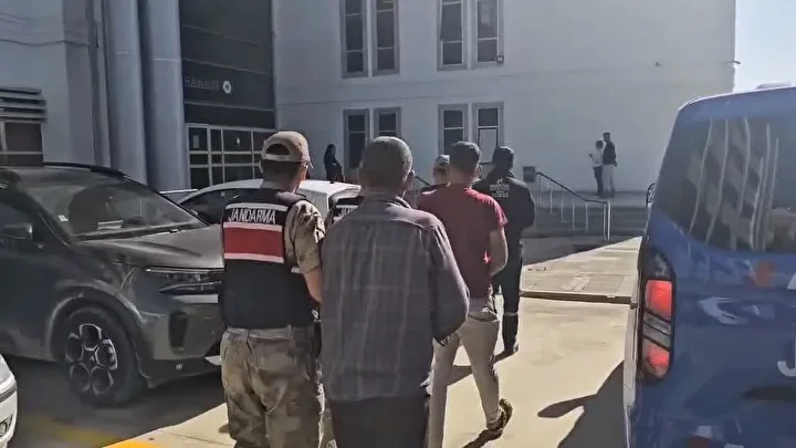 Hatay’da 89 kilo 200 gram esrar ve bin 876 kök kenevir ele geçirildi: Üç kişi tutuklandı 3 hatayda 89 kilo 200 gram esrar ve bin 876 kok kenevir ele gecirildi uc 9dkYcfTH