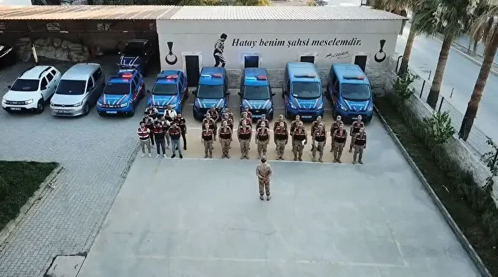 Hatay’da 89 kilo 200 gram esrar ve bin 876 kök kenevir ele geçirildi: Üç kişi tutuklandı 4 hatayda 89 kilo 200 gram esrar ve bin 876 kok kenevir ele gecirildi uc w1IlLXS7