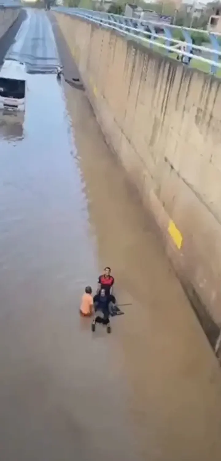 Hatay'da can pazarı: Suyla dolu alt geçitte vefatla burun buruna gelen engelli yaşlı bayanı itfaiye kurtardı 6 hatayda can pazari suyla dolu alt gecitte vefatla burun buruna gelen engelli yasli bayani g9U44dMk