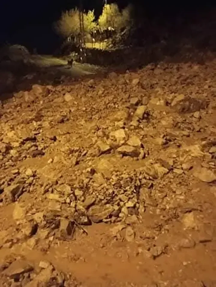 Hatay'da sağanak nedeniyle yollar suyla doldu: Heyelan meydana geldi! Araçlar mahsur kaldı 5 hatayda saganak nedeniyle yollar suyla doldu heyelan meydana geldi araclar mahsur kaldi 4 yelmlNOC