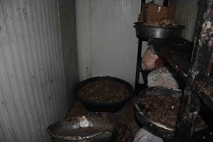 hepsini vatandasa yedireceklerdi sanliurfada restoranlarda pisirilmek uzere hazirlanmis 1 ton kokmus et ele gecirildi jLATbgXW