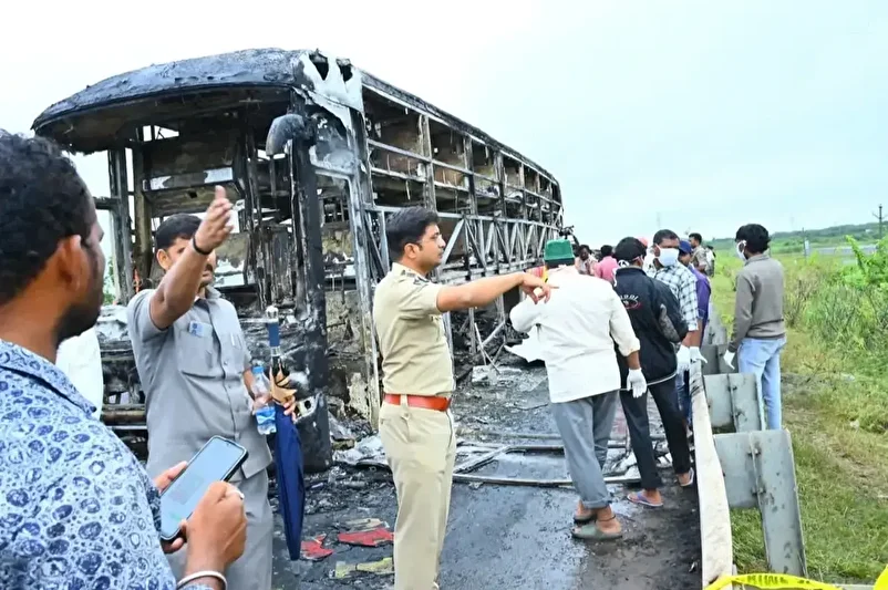 hindistanda facia otobus kazasinda 20 kisi hayatini kaybetti 0 EO3MzMSu