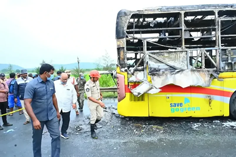 hindistanda facia otobus kazasinda 20 kisi hayatini kaybetti 1