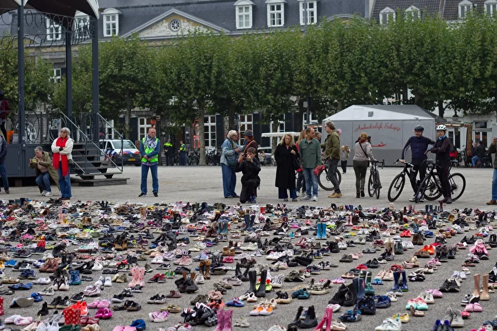Hollanda'da manalı aktiflik: İsrail ataklarında ölen Filistinli çocuklar ve gazeteciler anıldı 24 hollandada manali aktiflik israil ataklarinda olen filistinli cocuklar ve gazeteciler anildi 23 GirauX92
