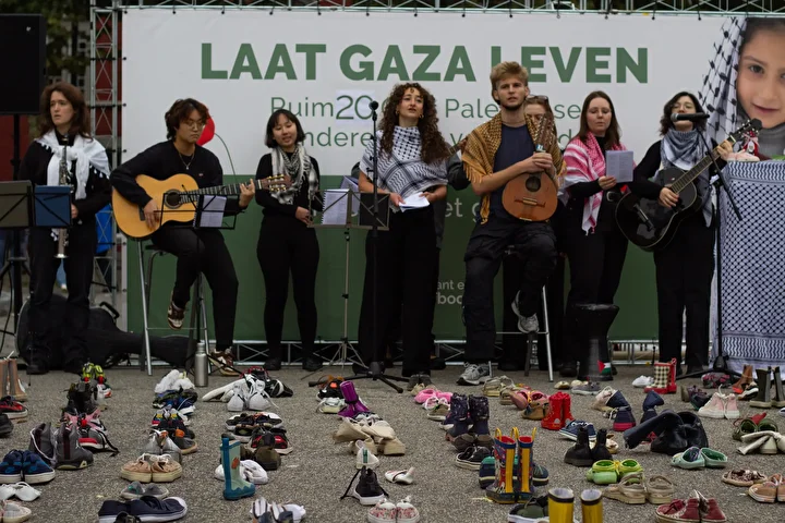 Hollanda'da manalı aktiflik: İsrail ataklarında ölen Filistinli çocuklar ve gazeteciler anıldı 10 hollandada manali aktiflik israil ataklarinda olen filistinli cocuklar ve gazeteciler anildi 9