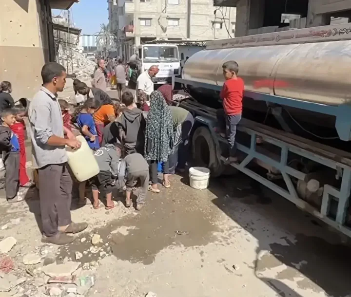 ihh su krizinin yasadigi gazzede tankerlerle su dagitti 0 C5CUWFVf