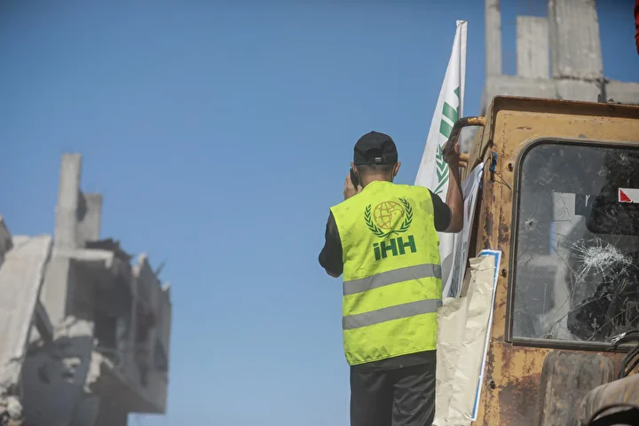 ihhnin dayanagiyla gazze kentinde enkaz kaldirma calismasi yapildi 16