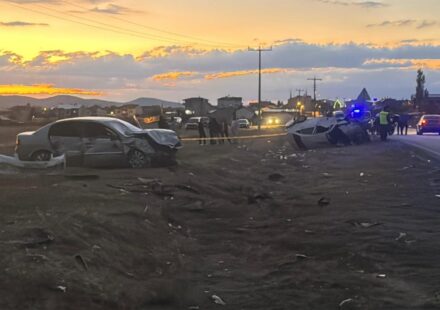 İki araba baş başa çarpıştı! 1 öldü, 3 ağır yaralı iki araba bas basa carpisti 1 oldu 3 agir yarali Pa792ixz.jpg