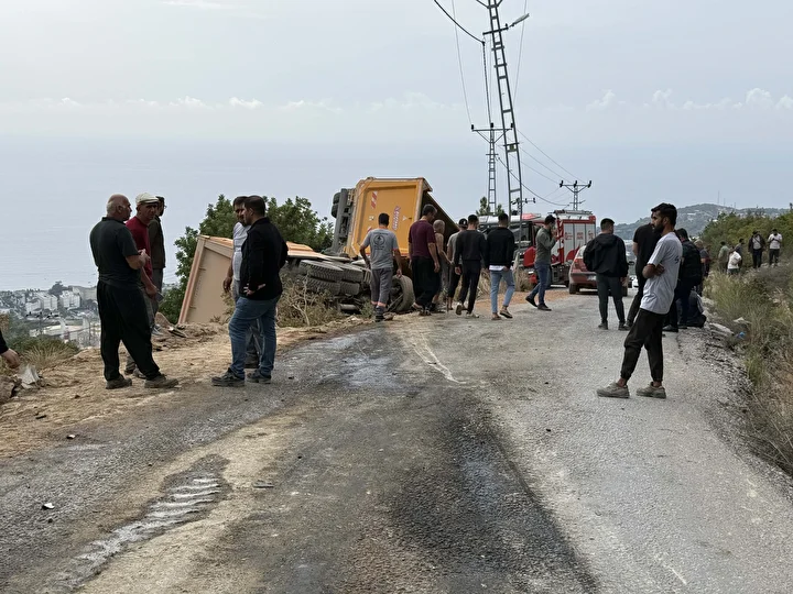 İki hafriyat kamyonu çarpıştı: 1 meyyit, 1 yaralı 4 iki hafriyat kamyonu carpisti 1 meyyit 1 yarali 3 jyF9Xyb8