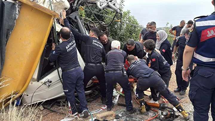 İki hafriyat kamyonu çarpıştı: 1 meyyit, 1 yaralı 5 iki hafriyat kamyonu carpisti 1 meyyit 1 yarali 4 jGt4MYJq