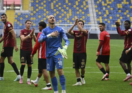 imza kampanyasi yapilmisti efsane grup secime gidiyor T5HZR6UQ.jpg