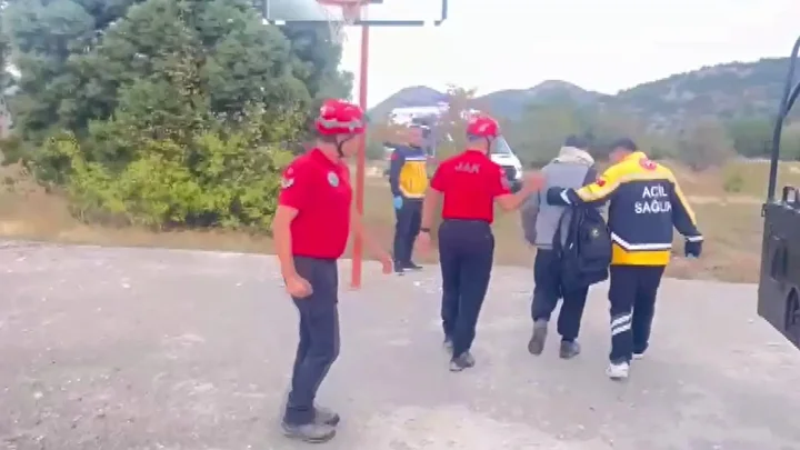 inceleme icin ciktiklari dagda kaybolan 2 muhendis bulunup askeri helikopterle kurtarildi 0 iRzZLqQP