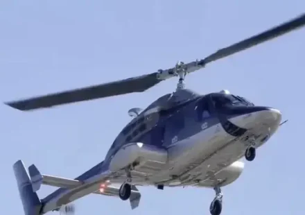 İniş yapmak için alçalan helikopter palmiye ağaçlarının üzerine çakıldı: O anlar kamerada inis yapmak icin alcalan helikopter palmiye agaclarinin uzerine cakildi o anlar kamerada NcayUGXU.webp
