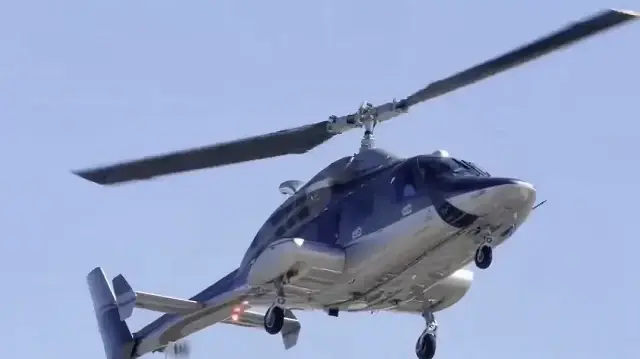 inis yapmak icin alcalan helikopter palmiye agaclarinin uzerine cakildi o anlar kamerada NcayUGXU.webp