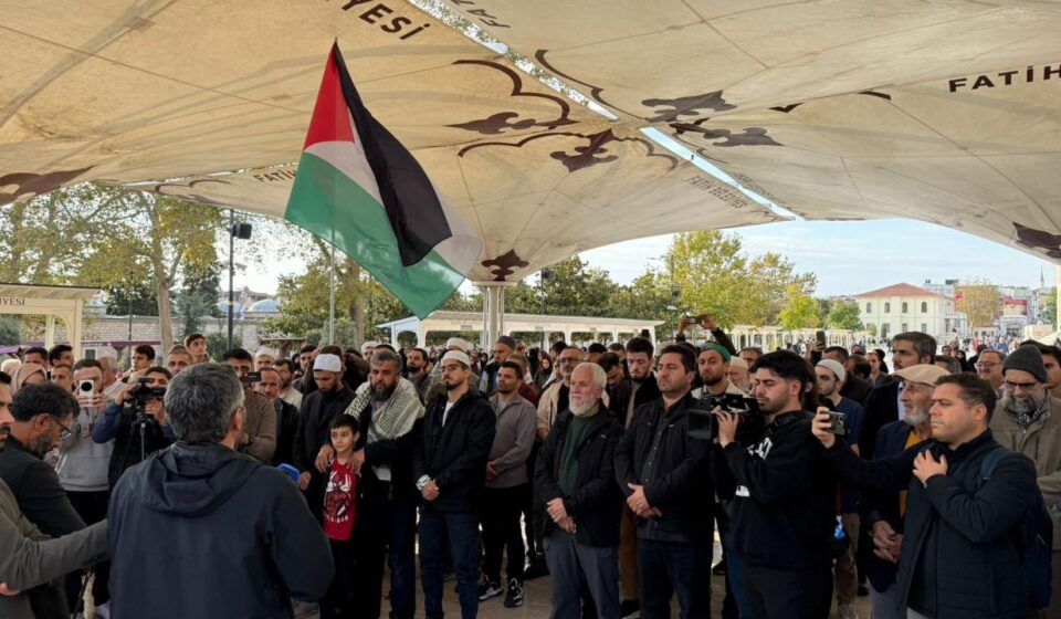 İsrail artığı çetelerin şehit ettiği Filistinli gazeteci için gıyabi cenaze namazı kılındı israil artigi cetelerin sehit ettigi filistinli gazeteci icin giyabi cenaze namazi kilindi 3OjCNU88.jpg