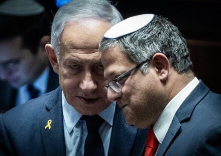 israil ateskes sonrasi karisti rehine aileleri ve siyasilerden netanyahuya reaksiyon yagdi zi3CP8DF.jpg