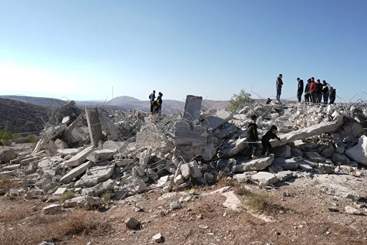 israil ordusu isgal altindaki bati seriada filistinlilere iliskin bir konutu yikti 14 rBR19Q92