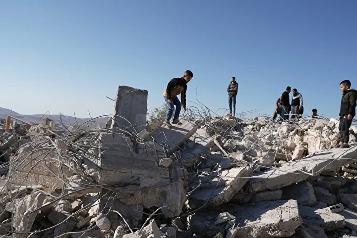israil ordusu isgal altindaki bati seriada filistinlilere iliskin bir konutu yikti 15