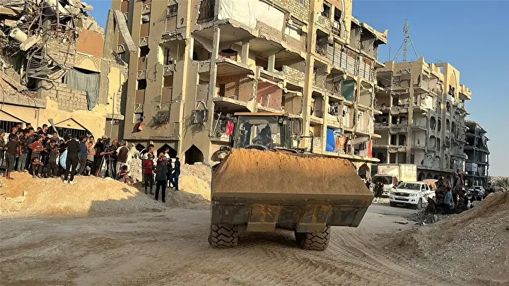 İsrail’in atakları nedeniyle yer altı tünellerinde ölen rehinelerin cesetlerine ulaşmak için hafriyat çalışmaları sürüyor 3 israilin ataklari nedeniyle yer alti tunellerinde olen rehinelerin cesetlerine ulasmak icin hafriyat calismalari suruyor Tk37KS7i