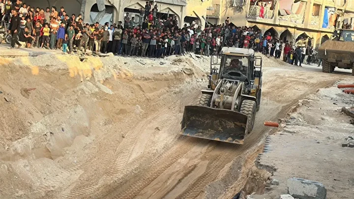 İsrail’in atakları nedeniyle yer altı tünellerinde ölen rehinelerin cesetlerine ulaşmak için hafriyat çalışmaları sürüyor 5 israilin ataklari nedeniyle yer alti tunellerinde olen rehinelerin cesetlerine ulasmak icin hafriyat calismalari suruyor arfURTQp