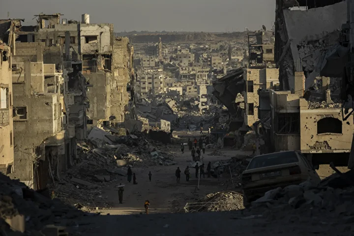 İsrail’in harabeye çevirdiği Gazze: Filistinli aileler enkaz halindeki binaların ortasında sıkıntı şartlar altında hayata tutunmaya çalışıyor 56 israilin harabeye cevirdigi gazze filistinli aileler enkaz halindeki binalarin ortasinda sikinti sartlar altinda hayata KMcJ33LX
