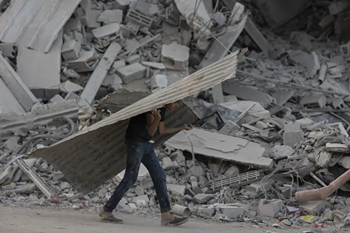 İsrail’in harabeye çevirdiği Gazze: Filistinli aileler enkaz halindeki binaların ortasında sıkıntı şartlar altında hayata tutunmaya çalışıyor 66 israilin harabeye cevirdigi gazze filistinli aileler enkaz halindeki binalarin ortasinda sikinti sartlar altinda hayata RQnBNrww