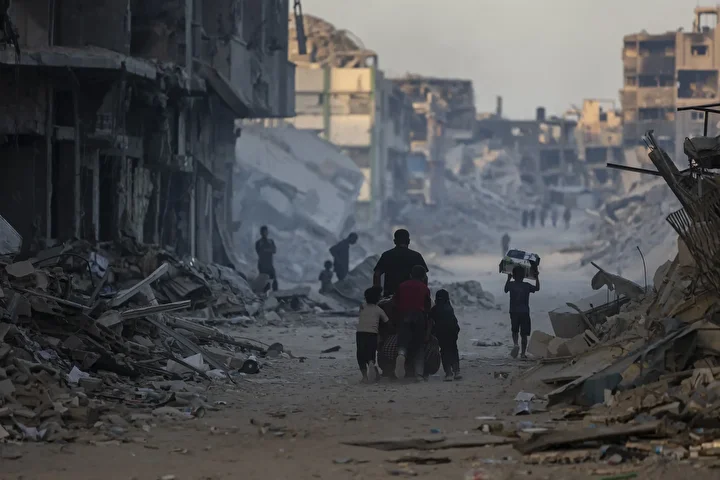 İsrail’in harabeye çevirdiği Gazze: Filistinli aileler enkaz halindeki binaların ortasında sıkıntı şartlar altında hayata tutunmaya çalışıyor 69 israilin harabeye cevirdigi gazze filistinli aileler enkaz halindeki binalarin ortasinda sikinti sartlar altinda hayata f39U2XAD