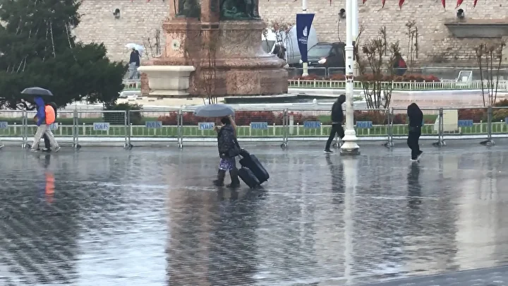 İstanbul güne yağmurla başladı 1 istanbul gune yagmurla basladi 0 4MuW4dUA