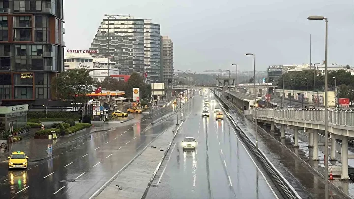 İstanbul güne yağmurla başladı 5 istanbul gune yagmurla basladi 4 cPRBD3QP