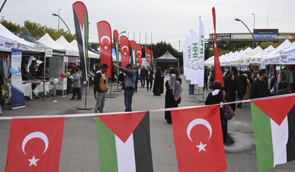 istanbulda avmlerde gazze icin hayir carsilari kuruldu XYIzkHJz.jpg