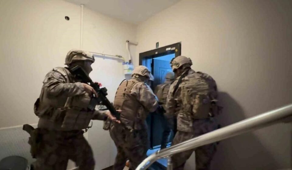 istanbulda curum orgutune operasyon 16 kuskulu gozaltina alindi iYA3fNmZ.jpg