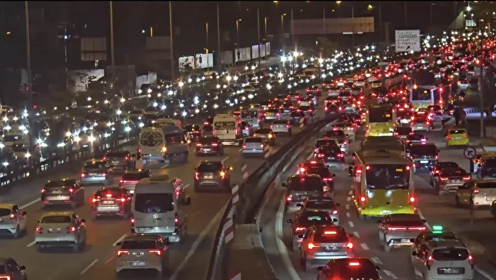 istanbulda trafik yogunlugu yuzde 78e ulasti 0 IX2j4MGp