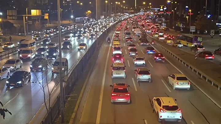 istanbulda trafik yogunlugu yuzde 78e ulasti 2 zfwX5c9Z
