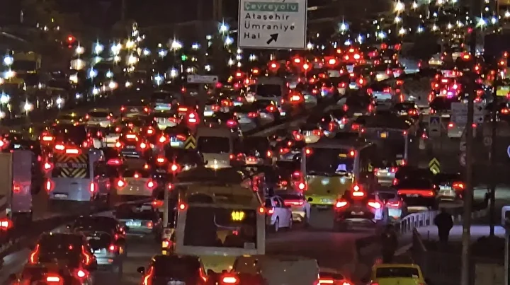 istanbulda trafik yogunlugu yuzde 78e ulasti 4 ec2t17HK