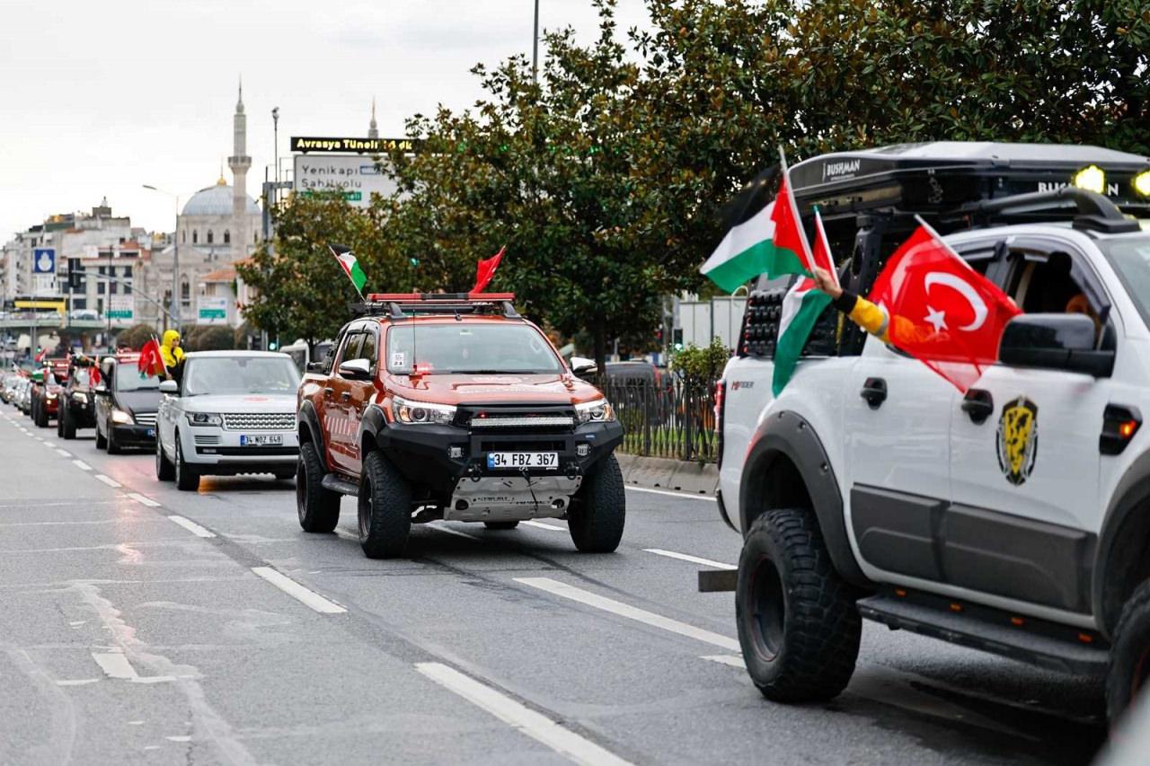 istanbulda yuzlerce motosiklet ve aracla buyuk gazze konvoyu 0 IeiRX6dK