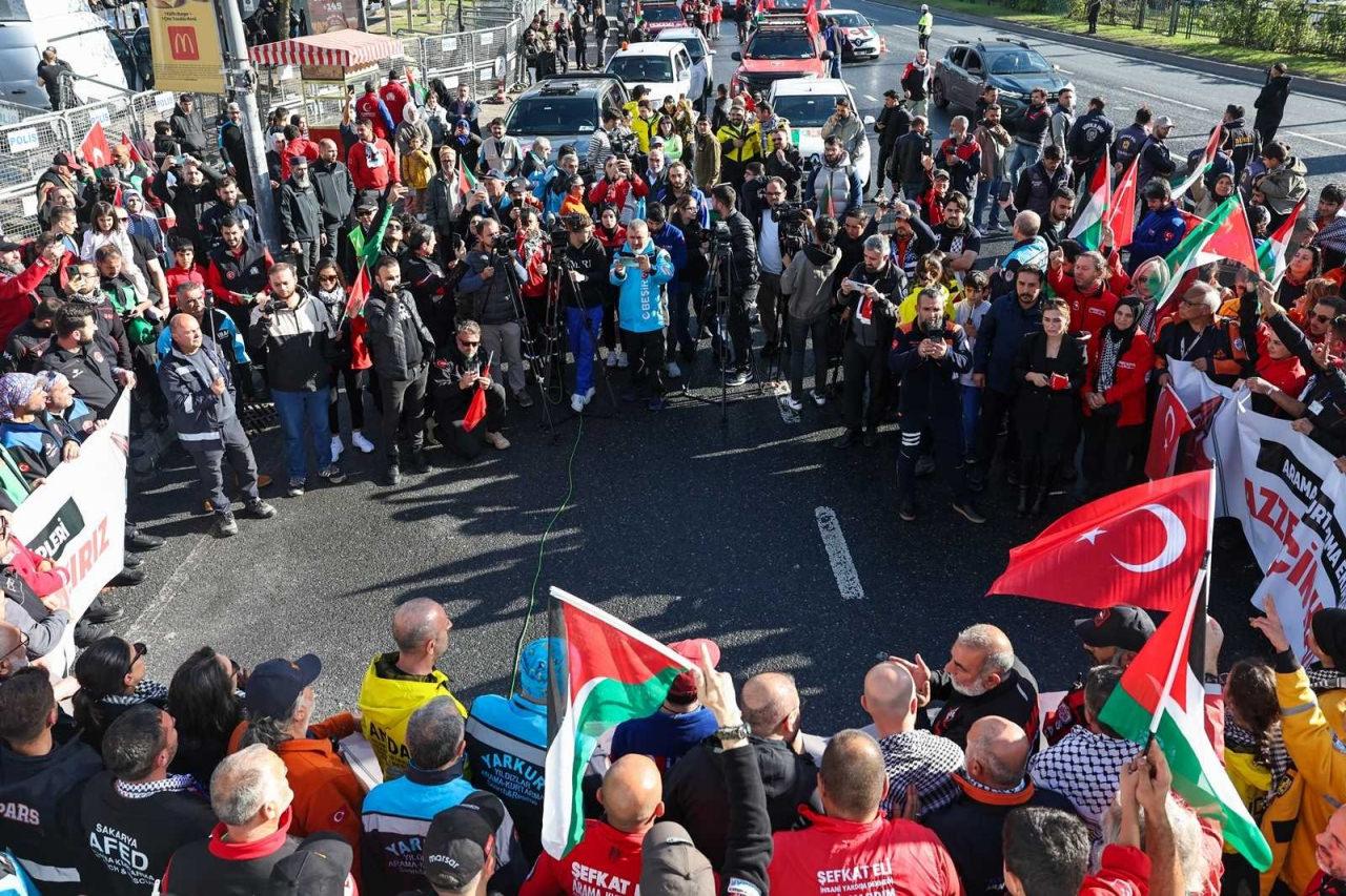 istanbulda yuzlerce motosiklet ve aracla buyuk gazze konvoyu 1 dj5Z7gZe