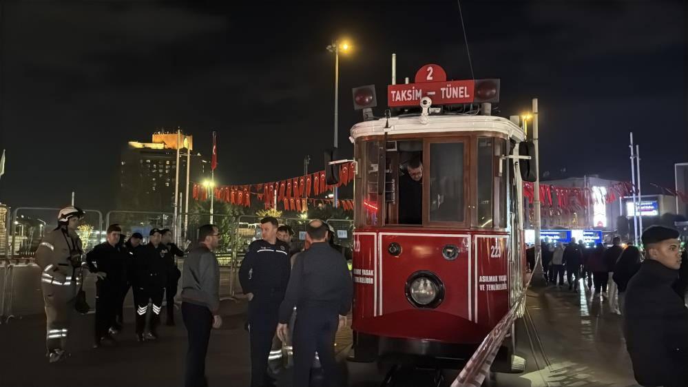 istiklal caddesinde nostaljik tramvayda yangin 0 wdhKahfj