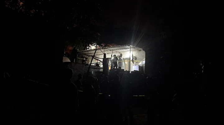izmirde dehset meskeni tartistigi oglunu silahla oldurdu esini agir yaraladi 0 3uKPG559