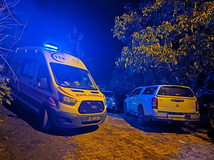 izmirde dehset meskeni tartistigi oglunu silahla oldurdu esini agir yaraladi 2 haVsTICS