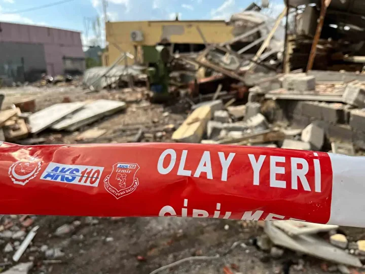 izmirde tup patlamasinda tek katli bir konut yikildi biri agir 2 yarali 1 ubNQjdgE