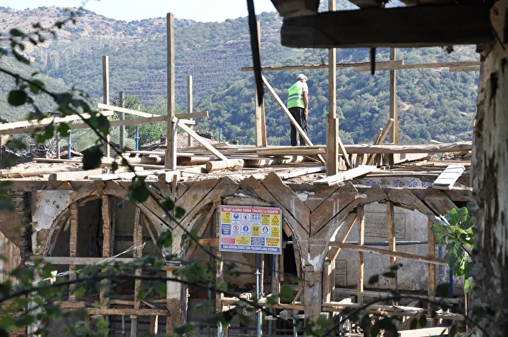 İzmir'in 'hayalet köyü' Lübbey'deki tarihi cami restore ediliyor 3 izmirin hayalet koyu lubbeydeki tarihi cami restore ediliyor 2 EpdE5uGE