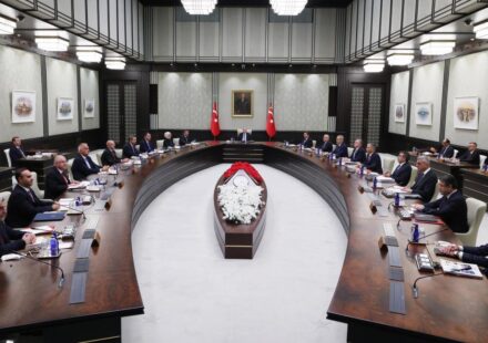 Kabine bugün toplanıyor! İşte masadaki başlıklar… kabine bugun toplaniyor iste masadaki basliklar LjOqcGgy.jpg