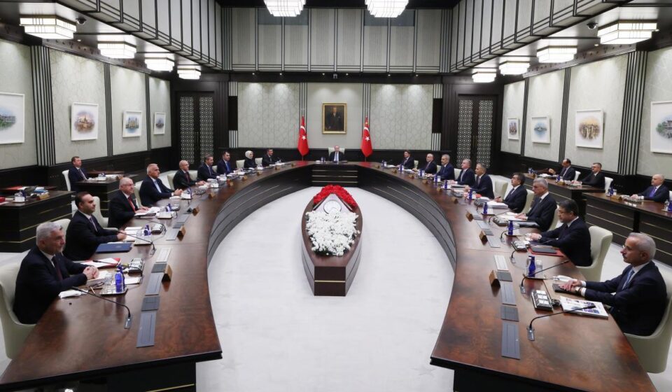 Kabine bugün toplanıyor! İşte masadaki başlıklar… kabine bugun toplaniyor iste masadaki basliklar LjOqcGgy.jpg